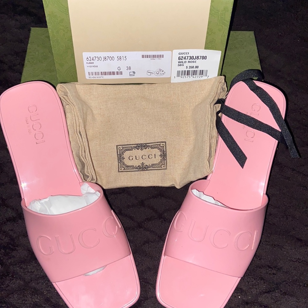 2021 Authentic Gucci pastel pink rubber sandals.